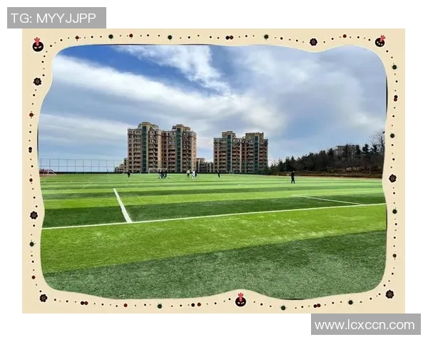 绿意盎然足球场上的闪耀之星穿绿足球鞋的球员精彩瞬间回顾