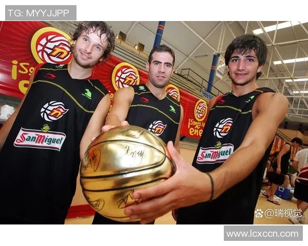 足球巨星赛场意外面部受伤破相引热议球迷担忧职业生涯影响