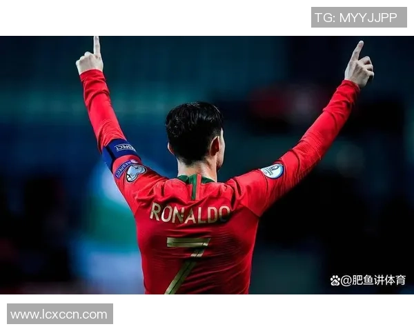 足球球星花式技巧创意大赏:从梅西到C罗的炫技风采与独特演绎